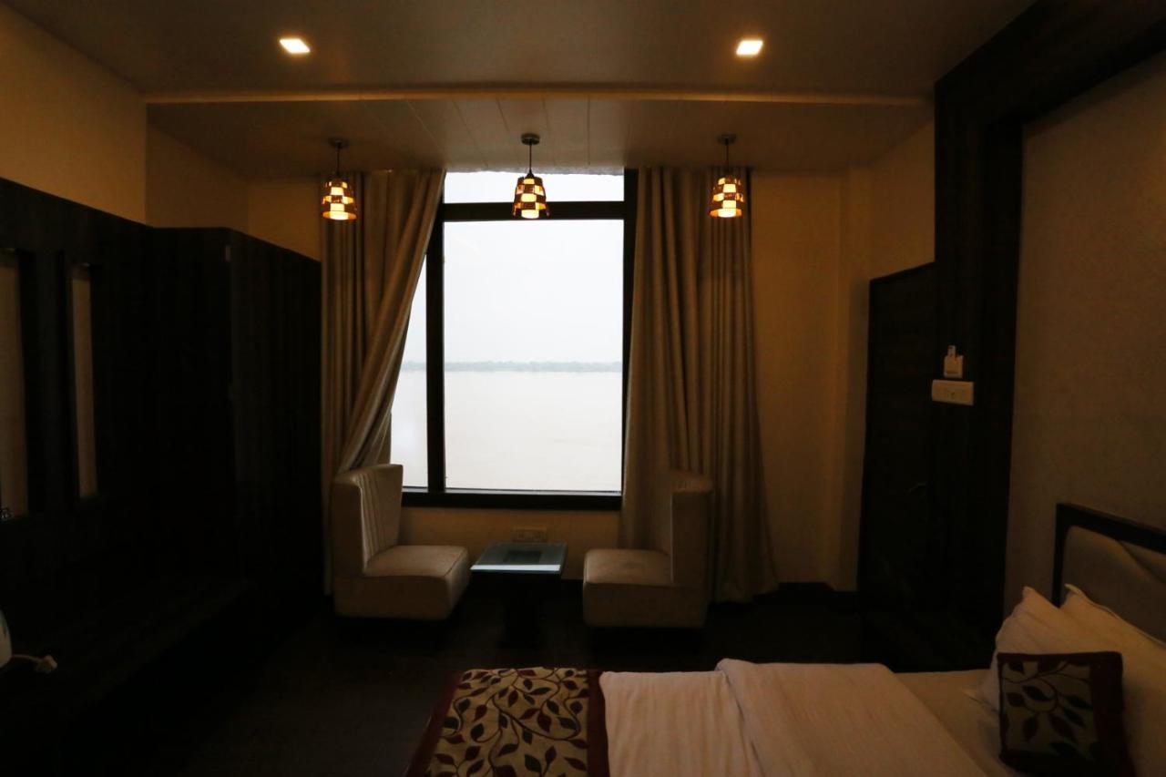 A Palace On River Varanasi Exterior photo