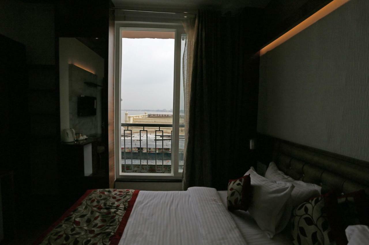 A Palace On River Varanasi Exterior photo